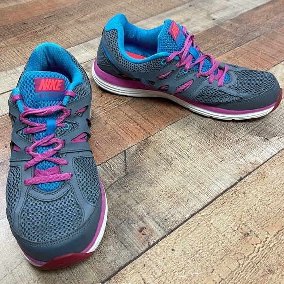 Nike Dual Fusion Lite Size 10 Running Sneakers Athletic Workout Gym Fitness - Picture 3 of 10